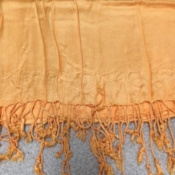 Scarf / wrap - Picture 1 of 2